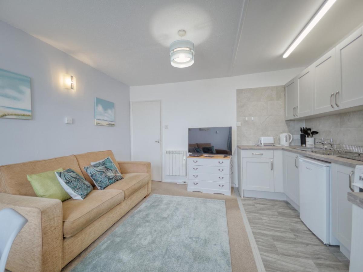 Apartment 7 - 1 Bedroom Sea Front Location - Step Free Access From Rear - Free Parking Пейнтън Екстериор снимка