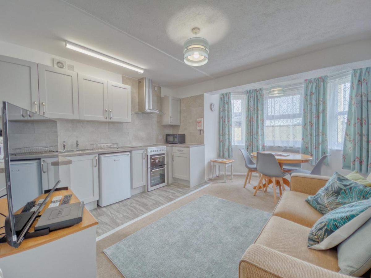 Apartment 7 - 1 Bedroom Sea Front Location - Step Free Access From Rear - Free Parking Пейнтън Екстериор снимка