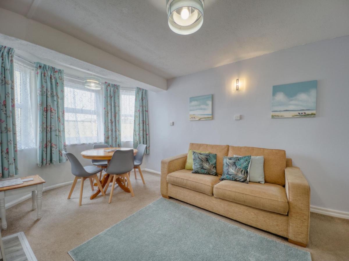 Apartment 7 - 1 Bedroom Sea Front Location - Step Free Access From Rear - Free Parking Пейнтън Екстериор снимка