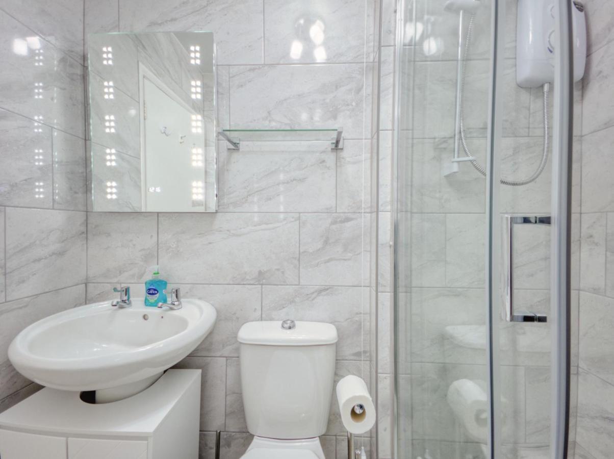 Apartment 7 - 1 Bedroom Sea Front Location - Step Free Access From Rear - Free Parking Пейнтън Екстериор снимка